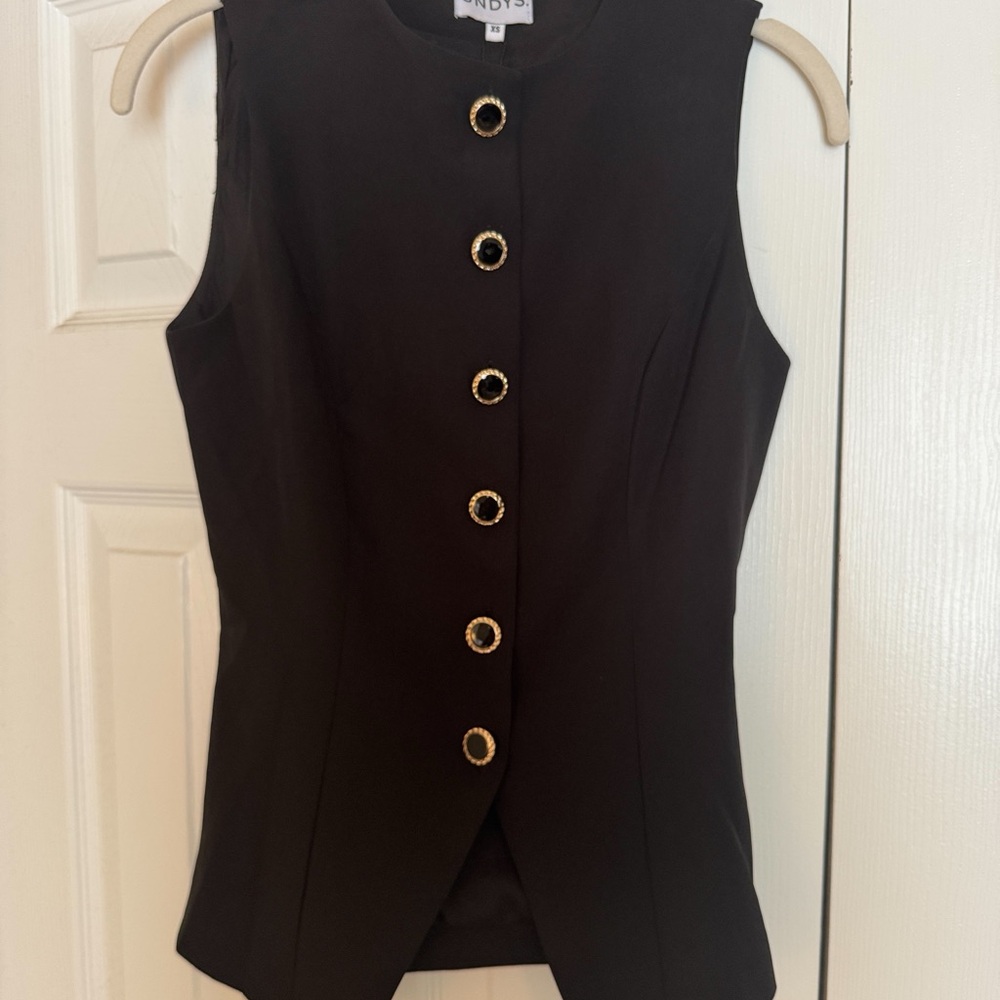 Sondra Roberts Sleeveless Black Button-Down Shell with Gold Accent Buttons